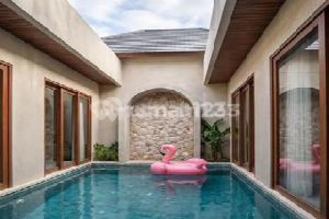 Dijual Villa di Kawasan Expat Dekat Pantai Melasti,Beach Club - Image 1 of 4