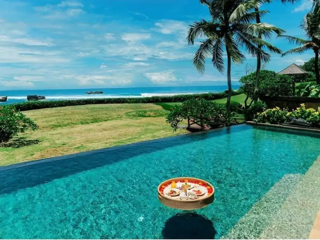 Dijual Villa Berlokasi Strategis & Langka, di Tepi Pantai Cemagi Bali - Image 8 of 10