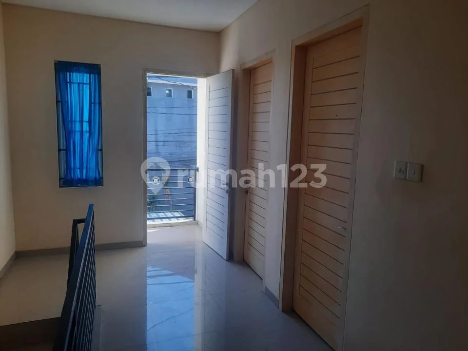 Rumah 2 Lantai 3 Bedroom Tukad Pakerisan Panjer Renon Denpasar - Image 2 of 4