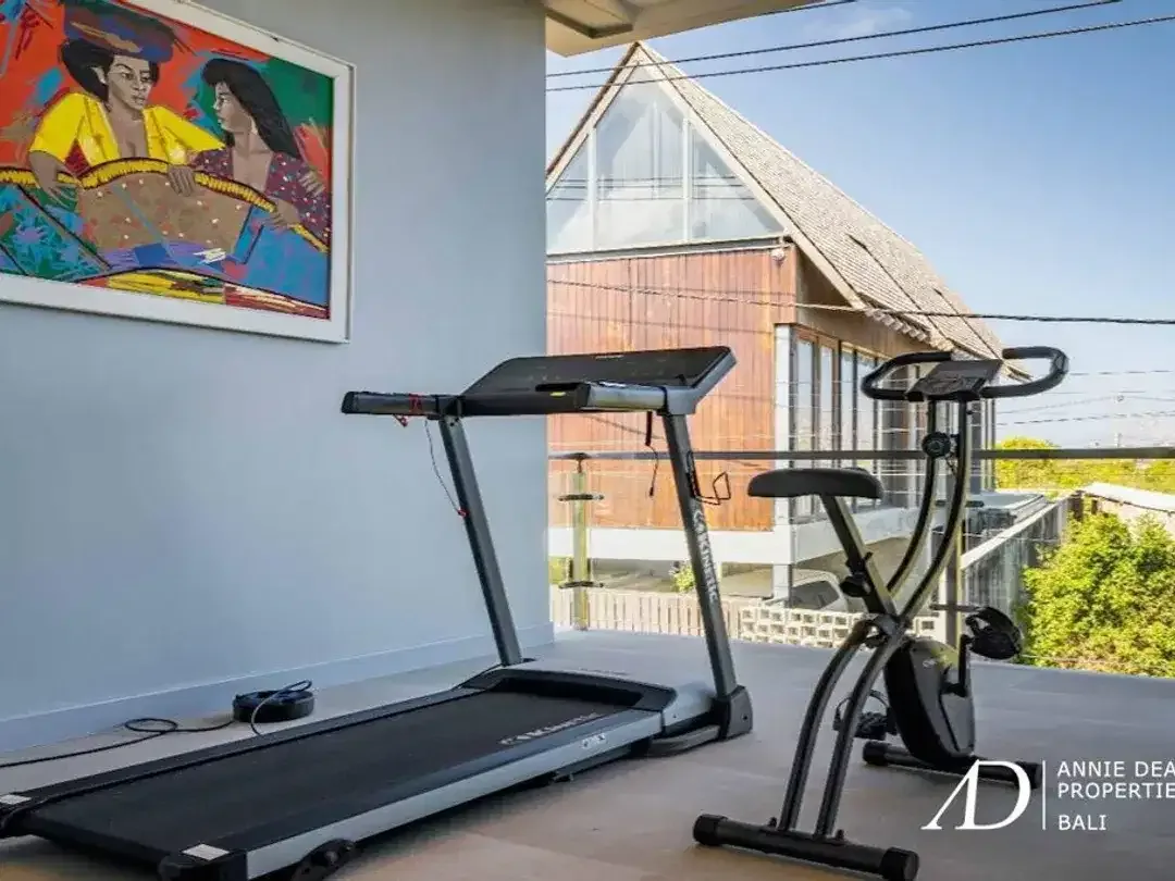 FREEHOLD | MODERN CONTEMPORARY 4-BEDROOM VILLA IN ULUWATU - Image 8 of 10