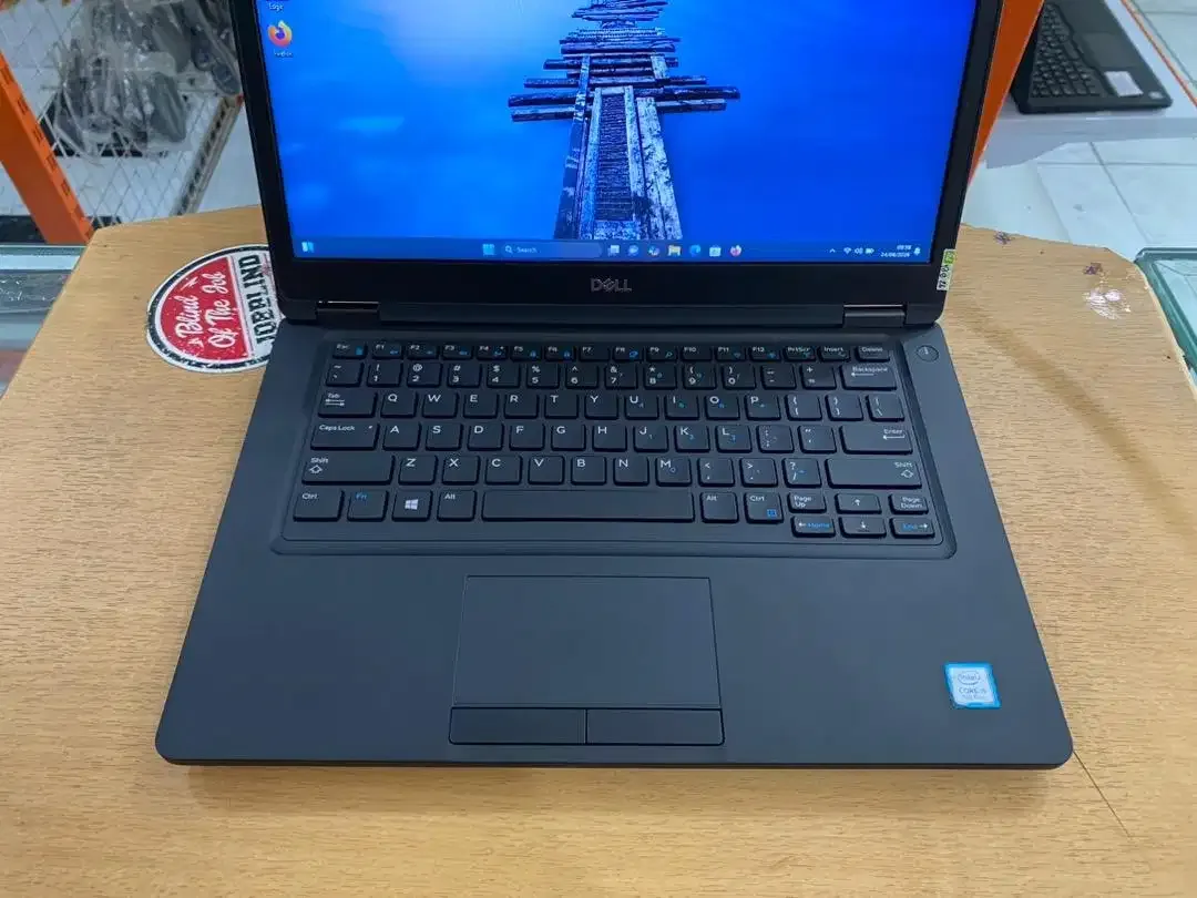 Laptop DELL Latitude E5490 Core i5Gen8 Ram 8GB SSD 256GB Mulus Kuat - Image 2 of 10