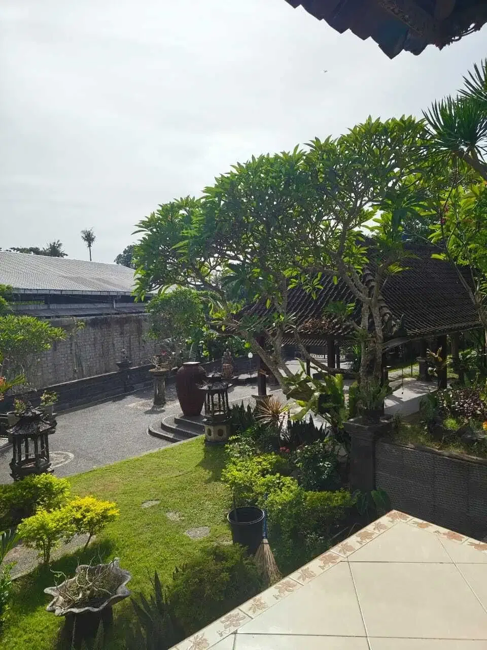 FOR  RENT HUNIAN BALINESE SANGAT LUAS DENGAN KONTUR TANAH 3 STEPPING - Image 3 of 10