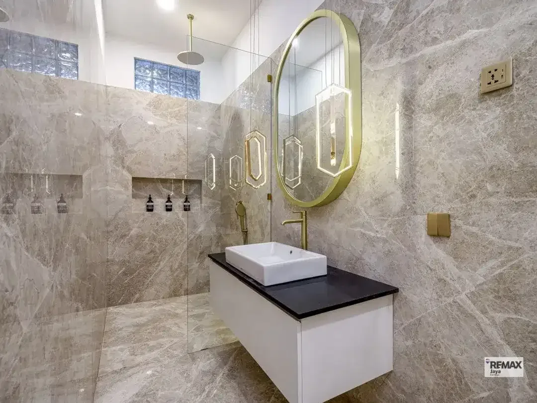 Premium 3-Bedroom Villa For Sale In Prime Seminyak Area - Image 6 of 10