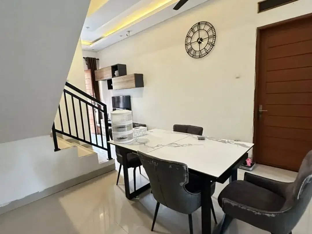 Pulang ke Rumah Rasa Villa – Hunian Semi Villa di Lokasi Strategis - Image 7 of 10