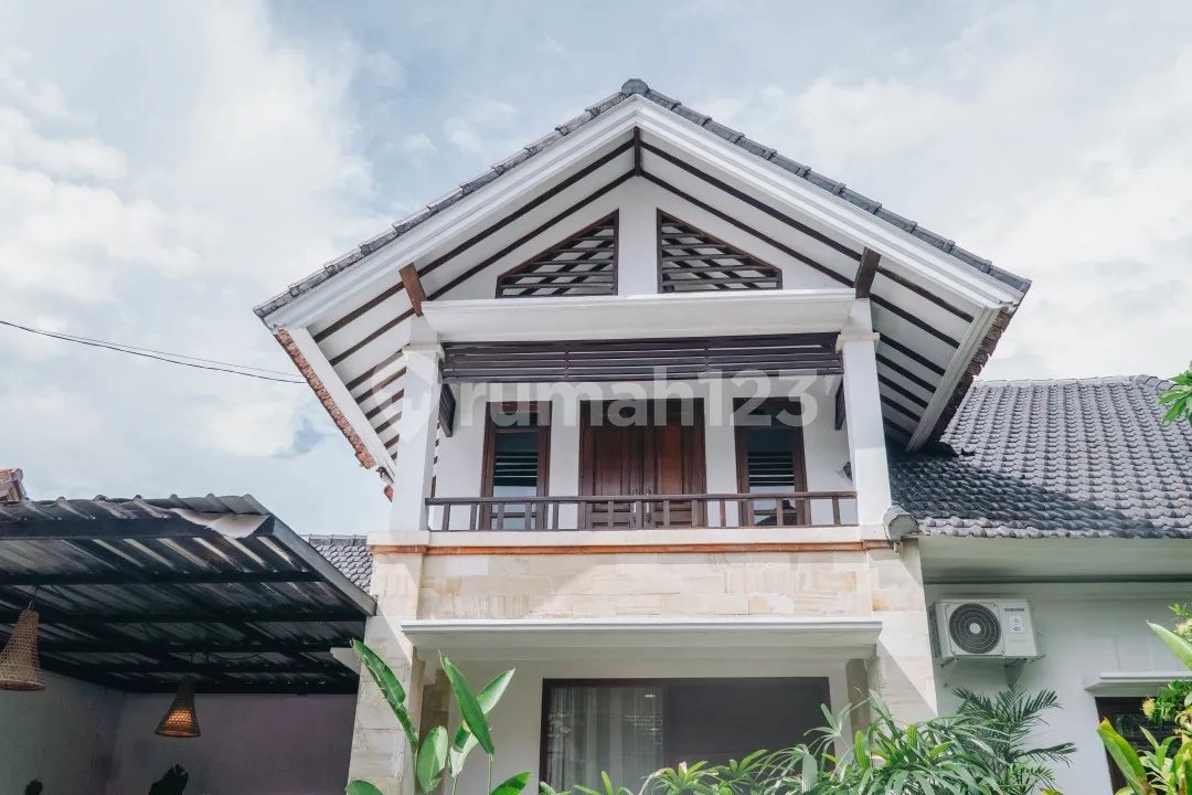 Sewa Rumah Minimalis 2 Lantai di Jl. Raya Semer Kerobokan Kelod | Fully Furnished & Strategis - Image 1 of 4