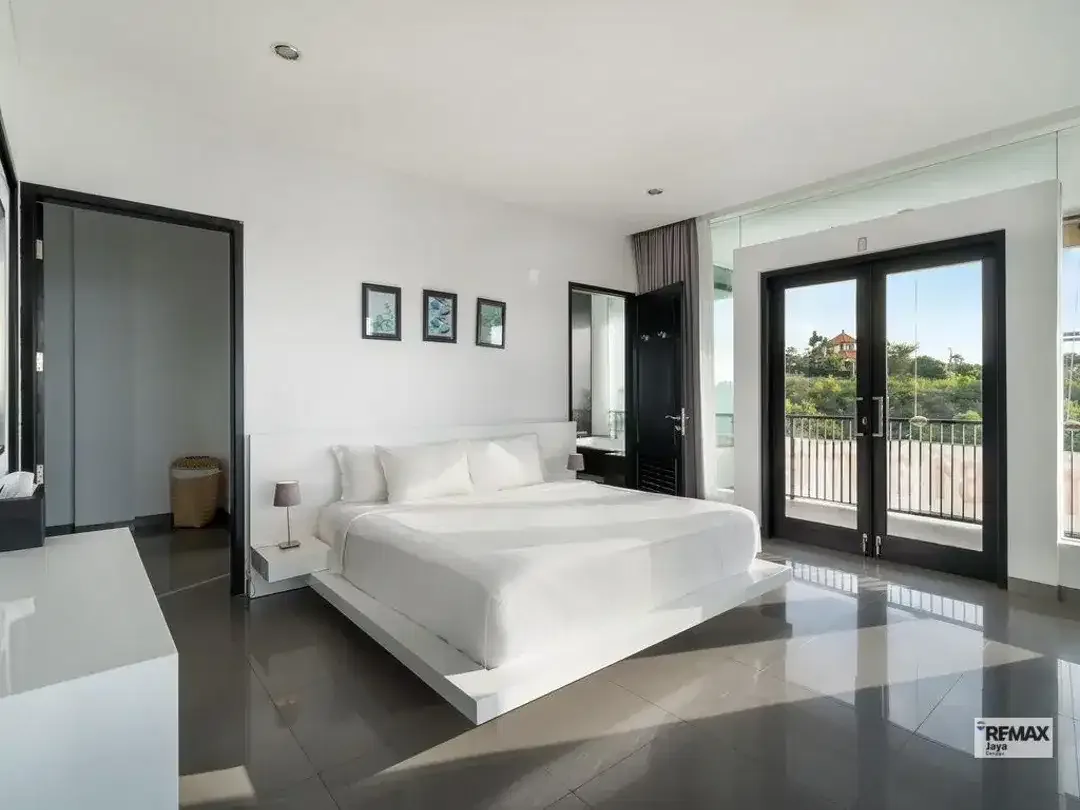 Luxury Tropical Villa For Sale In Kutuh, Badung Area - Image 7 of 10
