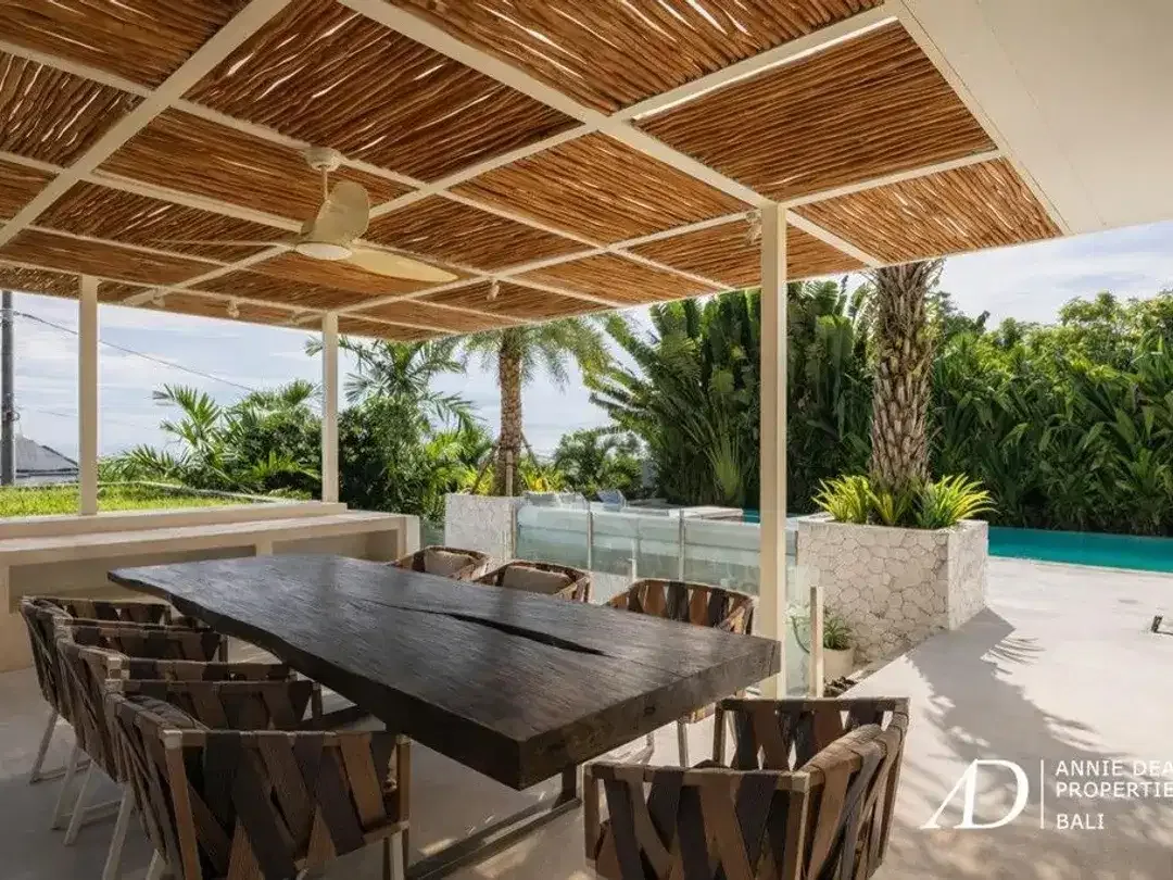 FREEHOLD | MODERN ALL-WHITE DESIGN VILLA WITH ROOFTOP & OCEAN VIEWS - JIMBARAN - Image 5 of 10