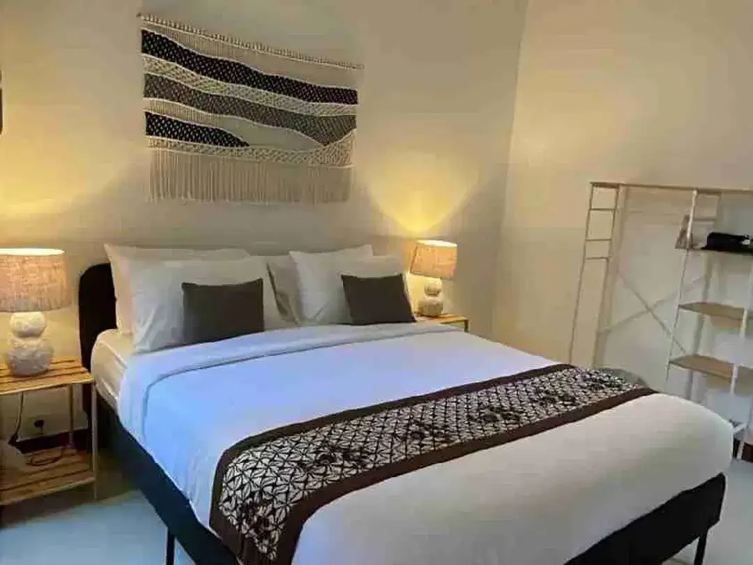 DIJUAL RUMAH SEMI VILLA 2BR DI KOMPLEK PERUMAHAN UNGASAN ADA POOL, FULLY FURNISHED SIAP HUNI - Image 10 of 10