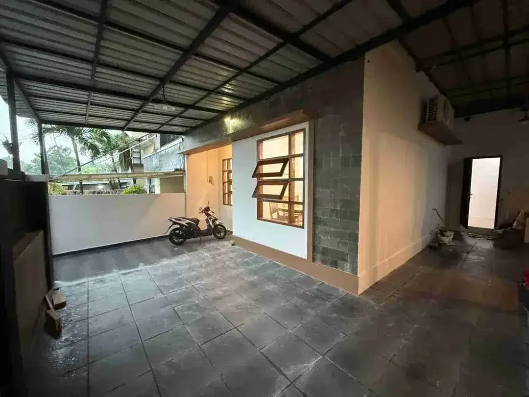 DISEWAKAN RUMAH MODERN MINIMALIS 2 LANTAI DALAM CLUSTER ONE GATE SYSTEM DI JIMBARAN AREA - Image 2 of 10
