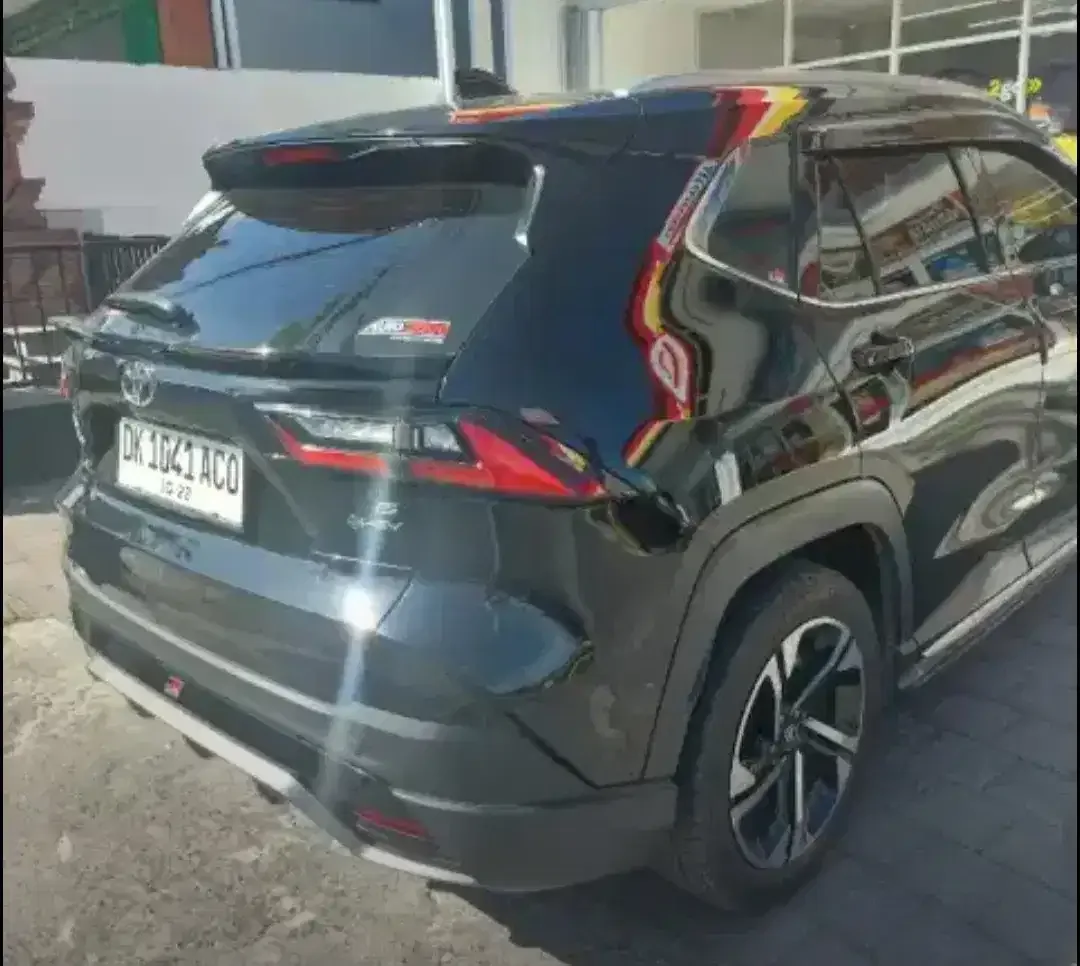 Toyota Yaris Cross GR Hybrid 2023 KM 18rb Pribadi TERAWAT - Image 5 of 8