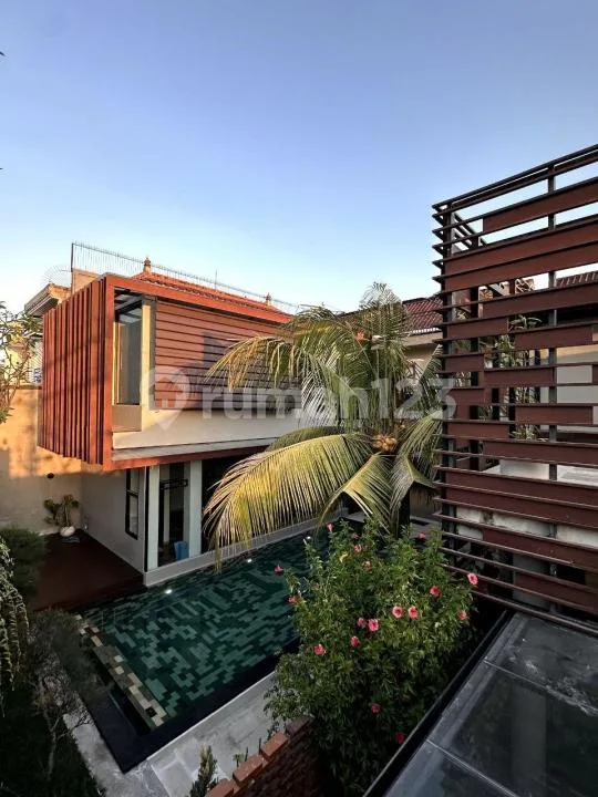 Luxury House Sari Dana Denpasar 4 Bedrooms 450M2 - Image 2 of 4