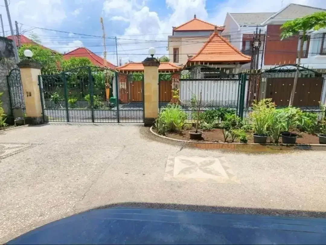 Rumah Mewah Sangat Terawat 2 Lantai Dijual, di Renon - Image 8 of 10
