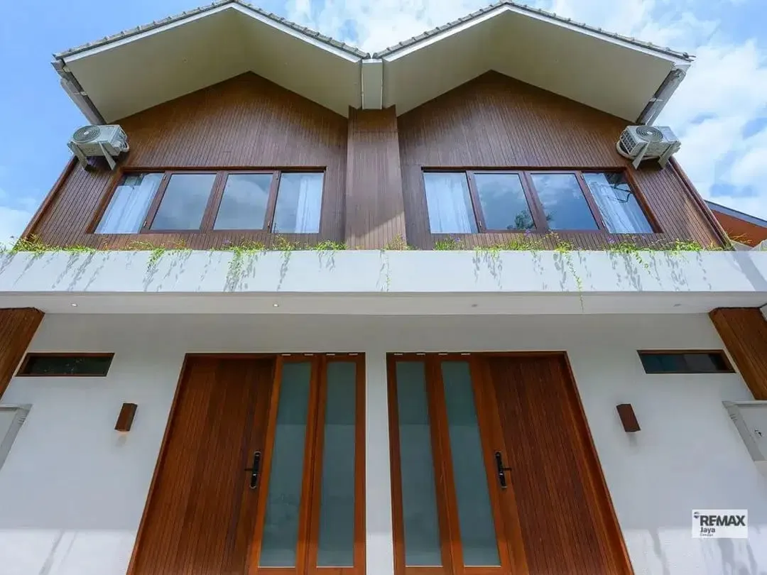 Modern 2-Bedroom Townhouse With Up To 65-Year Leasehold In Sanur - Image 2 of 10