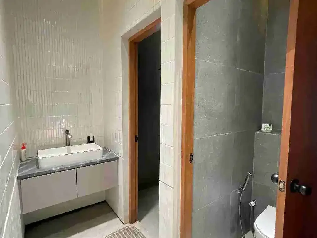 Di JUAL GEDUNG KOMERSIL DEKAT PANTAI NYANYI DAN WISATA LAINNYA - Image 5 of 10