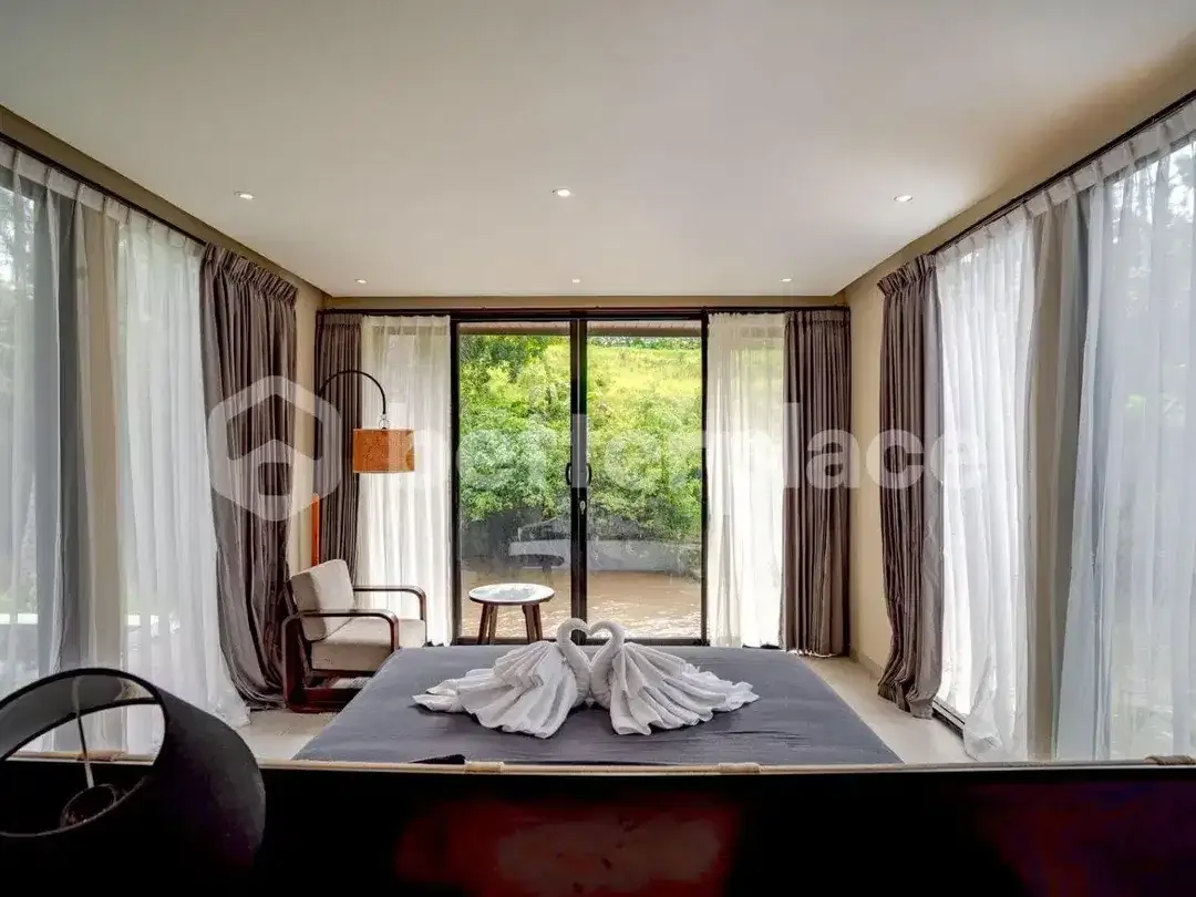 Prestigious Ubud Residence – Elegant 3-Bedroom Villa Offering a Seamless Connection to Nature and Contemporary Living - Image 9 of 10