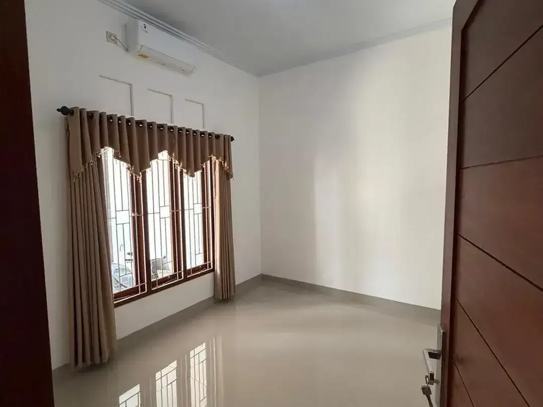 Dijual Rumah 2 Lantai 3 KT di Kesiman - Image 4 of 10
