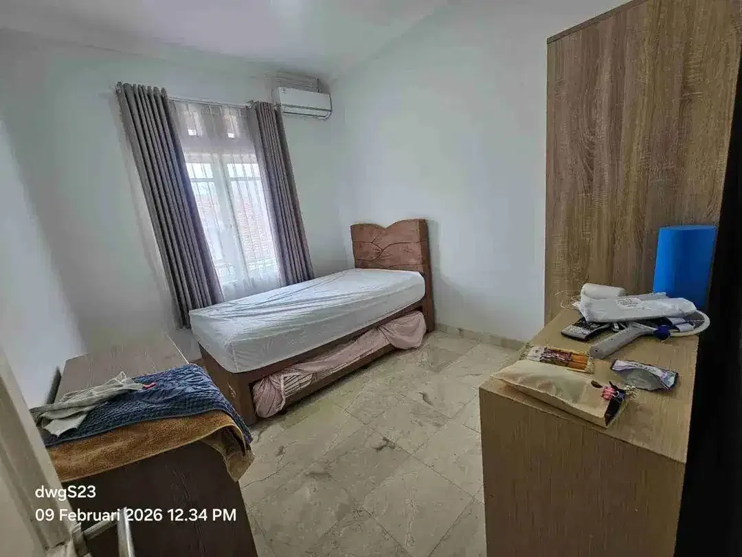 Dijual rumah semi villa lantai 2 lokasi semer dekat ke umalas kerobokan 
One gate syestem
Dekat pepito market/cafe budha/nook restaurant - Image 9 of 10