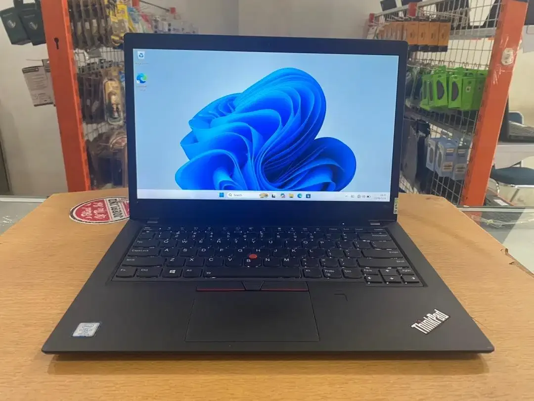 Lenovo ThinkPad T480S Core i7Gen8 Ram 8GB SSD 256GB Touchscren Mulus - Image 1 of 10