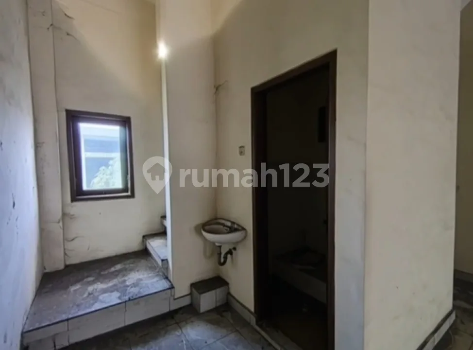Ruko 3 Lantai Dijual atau Disewakan di Denpasar Utara - Image 4 of 4