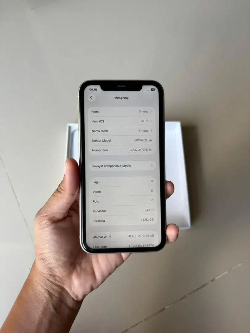 iPhone 11 64GB White inter - Image 2 of 8