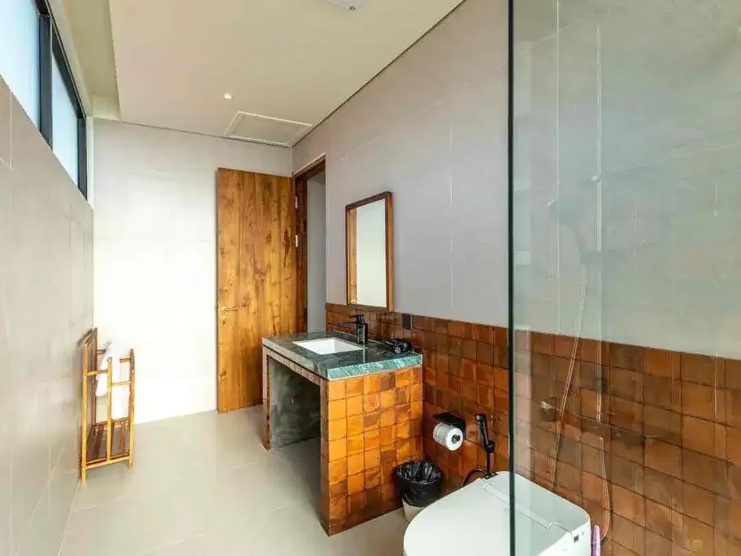FOR SALE / FREEHOLD & LEASEHOLD

BRAND NEW LUXURY TROPICAL VILLA — SEMINYAK, BALI - Image 10 of 10