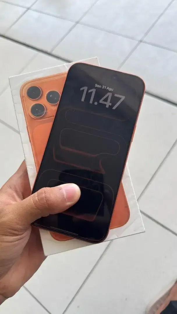 Iphone 17 Pro Max 1 tb - Image 3 of 4