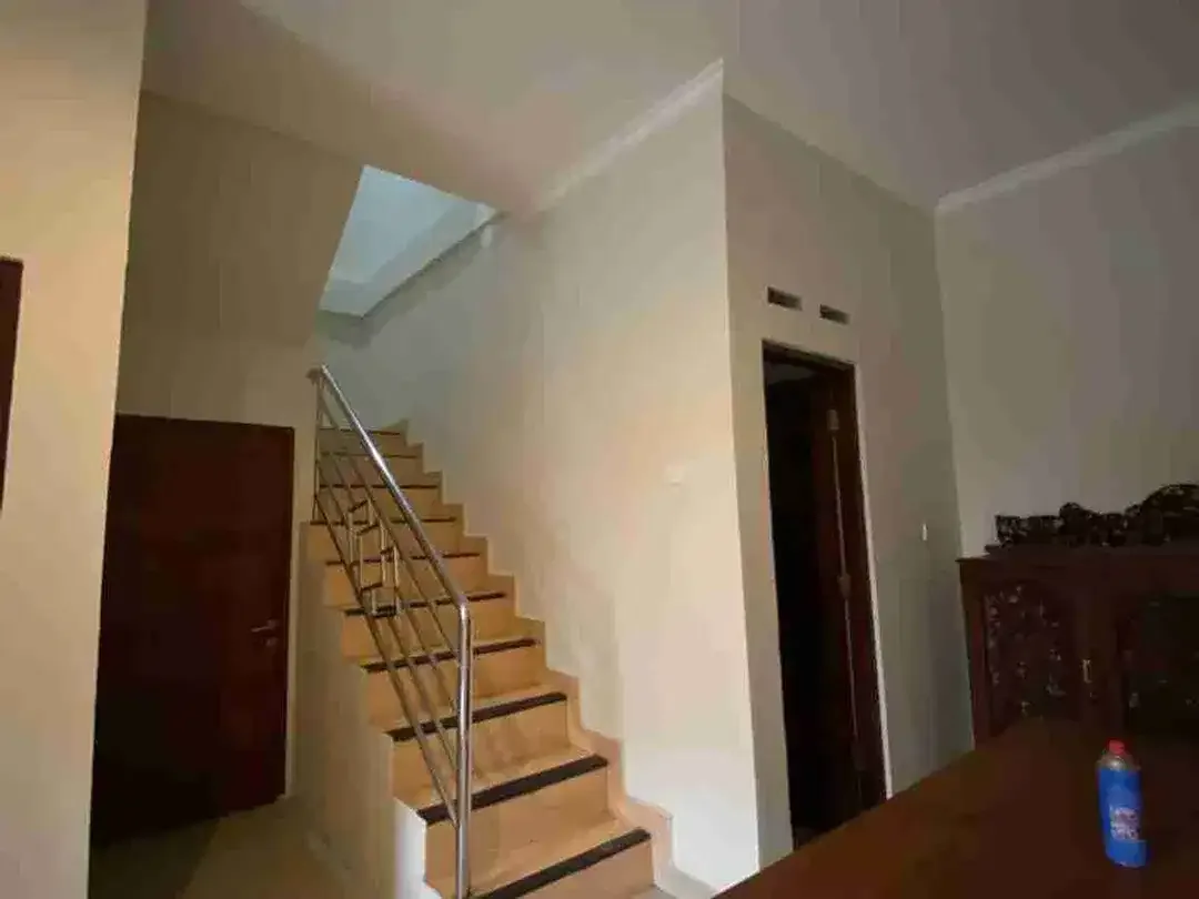 Jual Rumah 2lt Semi Furnished jl Tukad Irawadi Panjer denpasar area Strategis dekat dengan Fasilitas umum - Image 8 of 10