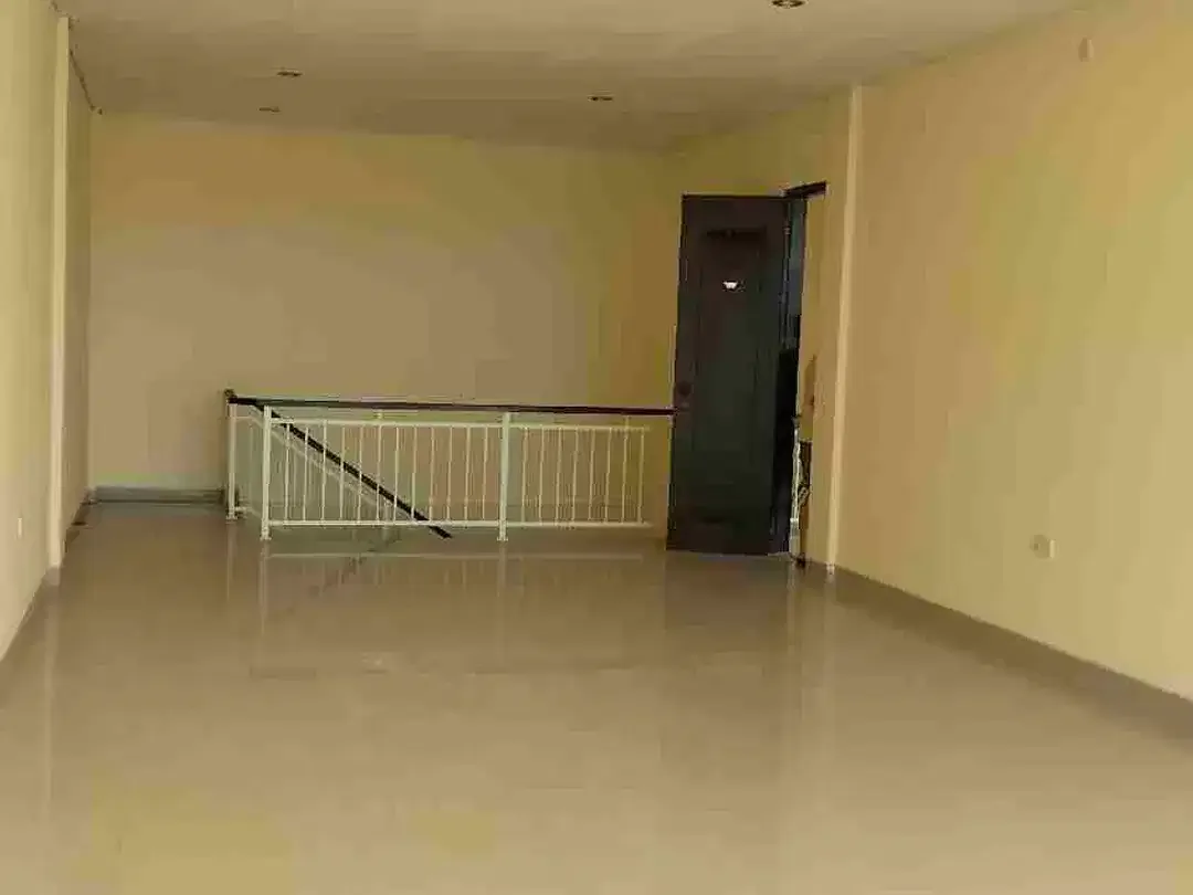 jual 2 ruko loss atau 3 ruko  lantai.3 di jln Raya Mahendradata denpasar - Image 6 of 8