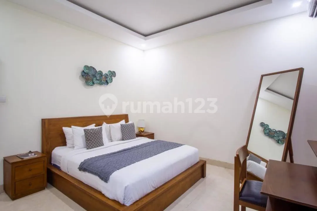 Villa Strategis 3 Kamar Furnished With Pool Dekat Pantai, Canggu - Image 4 of 4