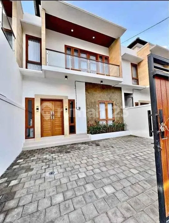 Rumah 2 Lantai Full Furnish Siap Huni di Kampial Kuta Utara - Image 1 of 4