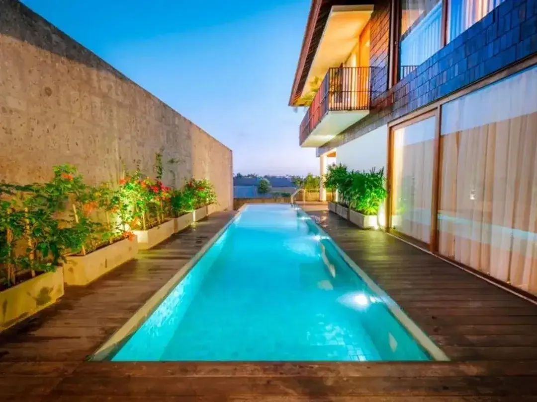 FREEHOLD THREE-LEVEL FOUR BEDROOM VILLA IN BERAWA - Image 3 of 10