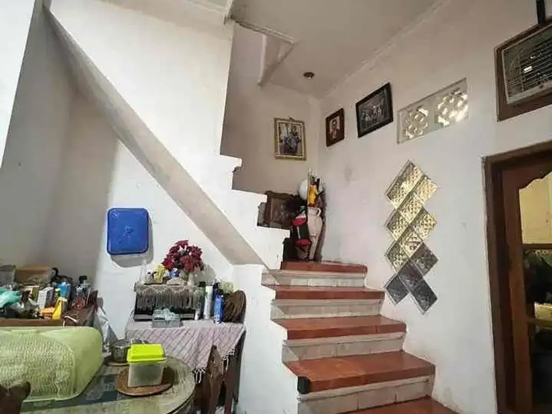 Dijual murah rumah 2 lantai  
Di jln gemitir kesiman kertalangu
Denpasar timur - Image 3 of 8