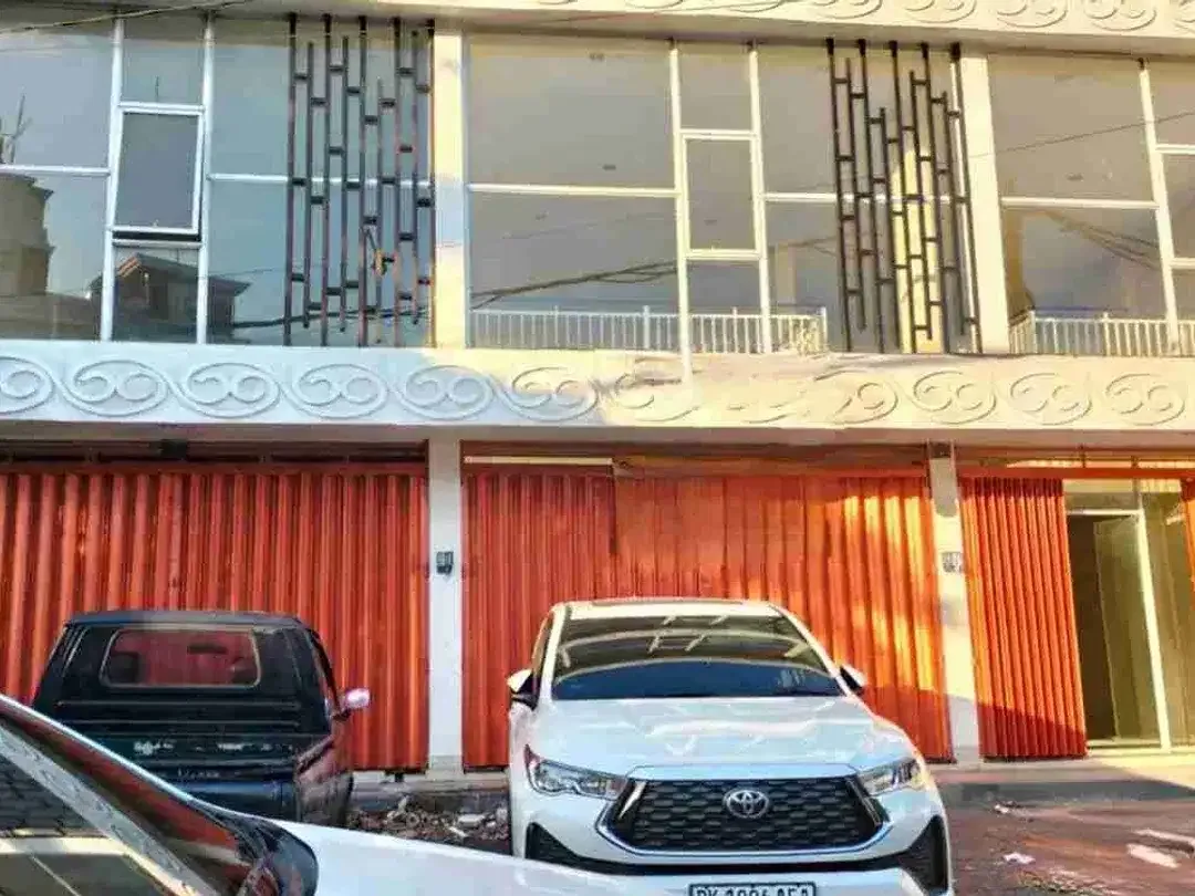 jual 2 ruko loss atau 3 ruko  lantai.3 di jln Raya Mahendradata denpasar - Image 2 of 8