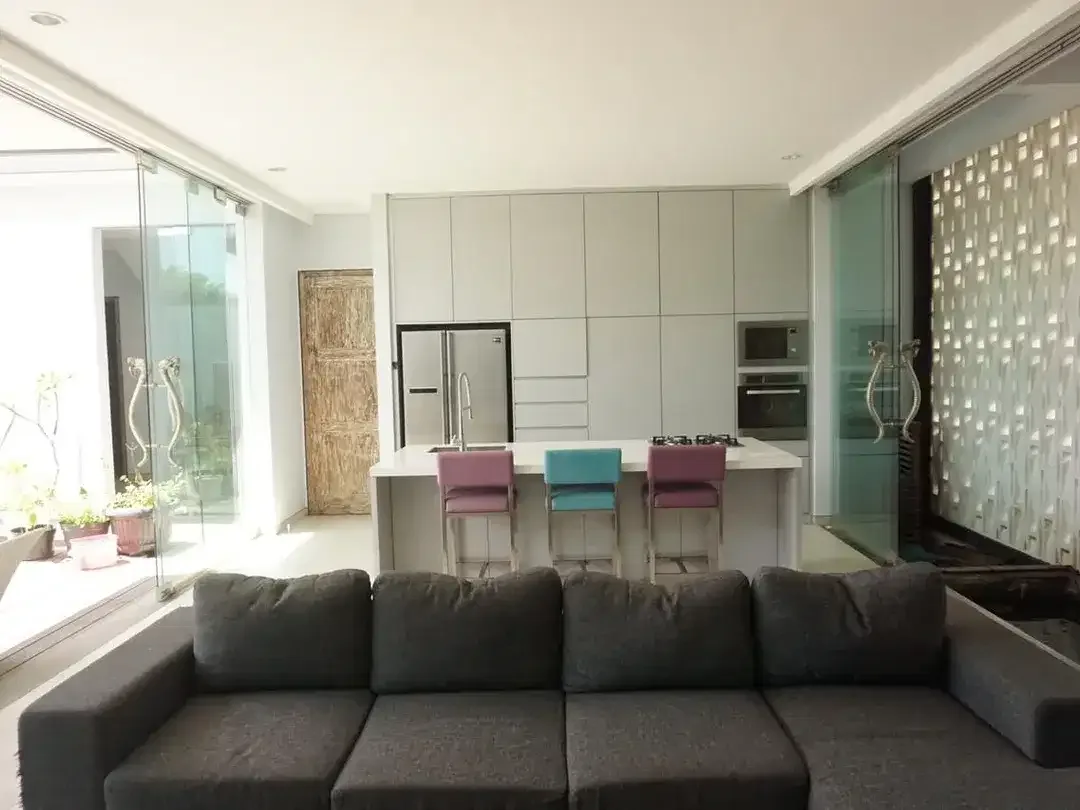 Vila Megah Fully Furnished di Jimbaran, Hanya 1,2 Km Dari Bypass - Image 3 of 10