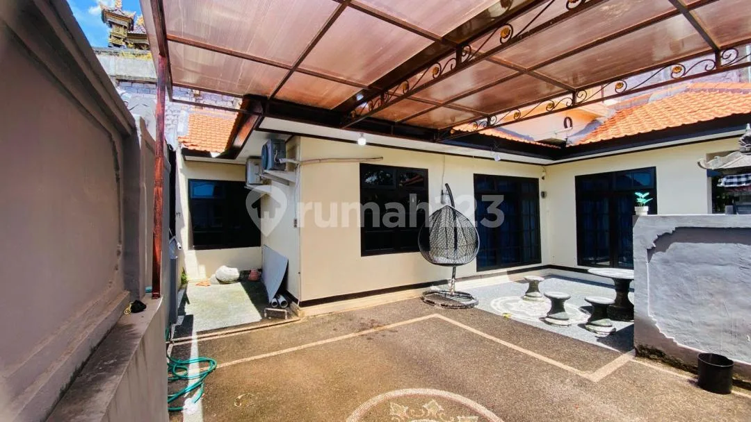Rumah 4 Kamar 2 Dapur dan 2 Lantai Strategis di Padangsambian - Image 3 of 4