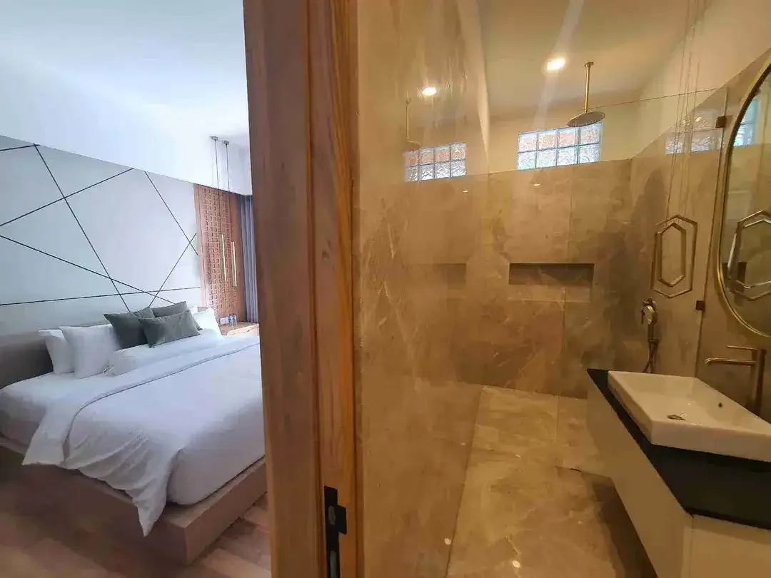 Brand New Luxury Villa 3 bedrooms, Land 348 sqm. Prime Location Central Seminyak. Exceptional Investment - Image 8 of 10