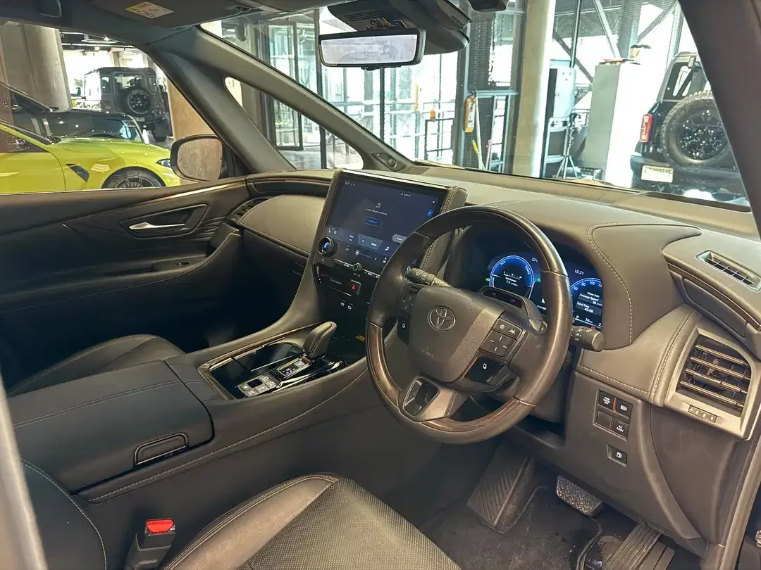 Toyota Alphard 2.5 Hybrid CVT 2024 - Image 8 of 10