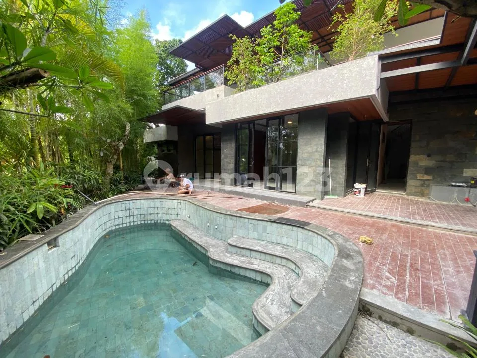 Di Jual atau di Sewakan Luxury Villa Lokasi Buduk Cdw098 - Image 1 of 4
