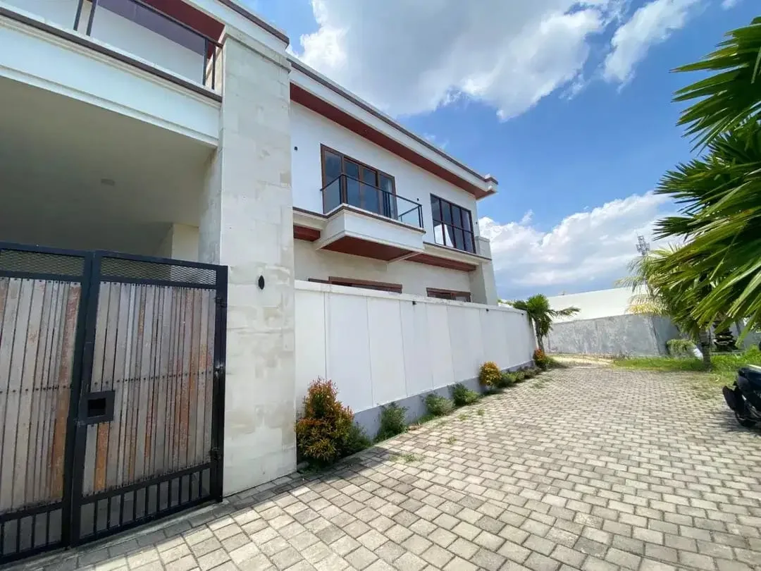 LUXURY VILLA 2 LANTAI DI MUNGGU MENGWI BADUNG DEKAT PANTAI - Image 1 of 10