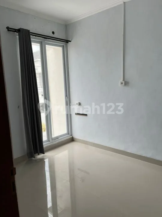 Dikontrakkan Rumah Rumah Baru Jadi, Konsep Minimalis Lt2 di Perumahan Grand Srikandi Mansion Munggu, - Image 3 of 4