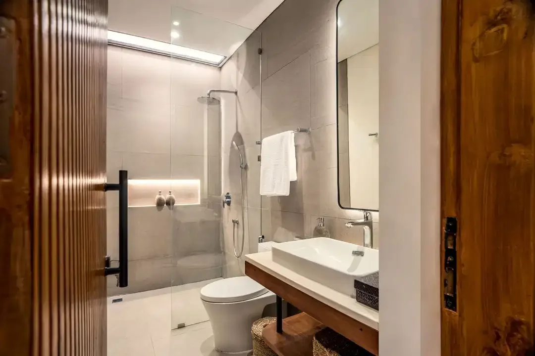 VILLA BARU 4BR DAN 2POOL BEST LOKASI DI CANGGU  BATU BOLONG - Image 3 of 10