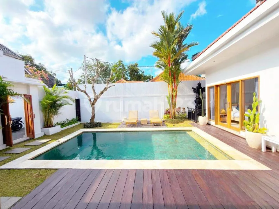 Stunning & Modern 3-Bedroom Private Pool Villa With Garden In Tumbak Bayuh Pererenan | 8 Minutes To Pererenan Beach - Image 2 of 4