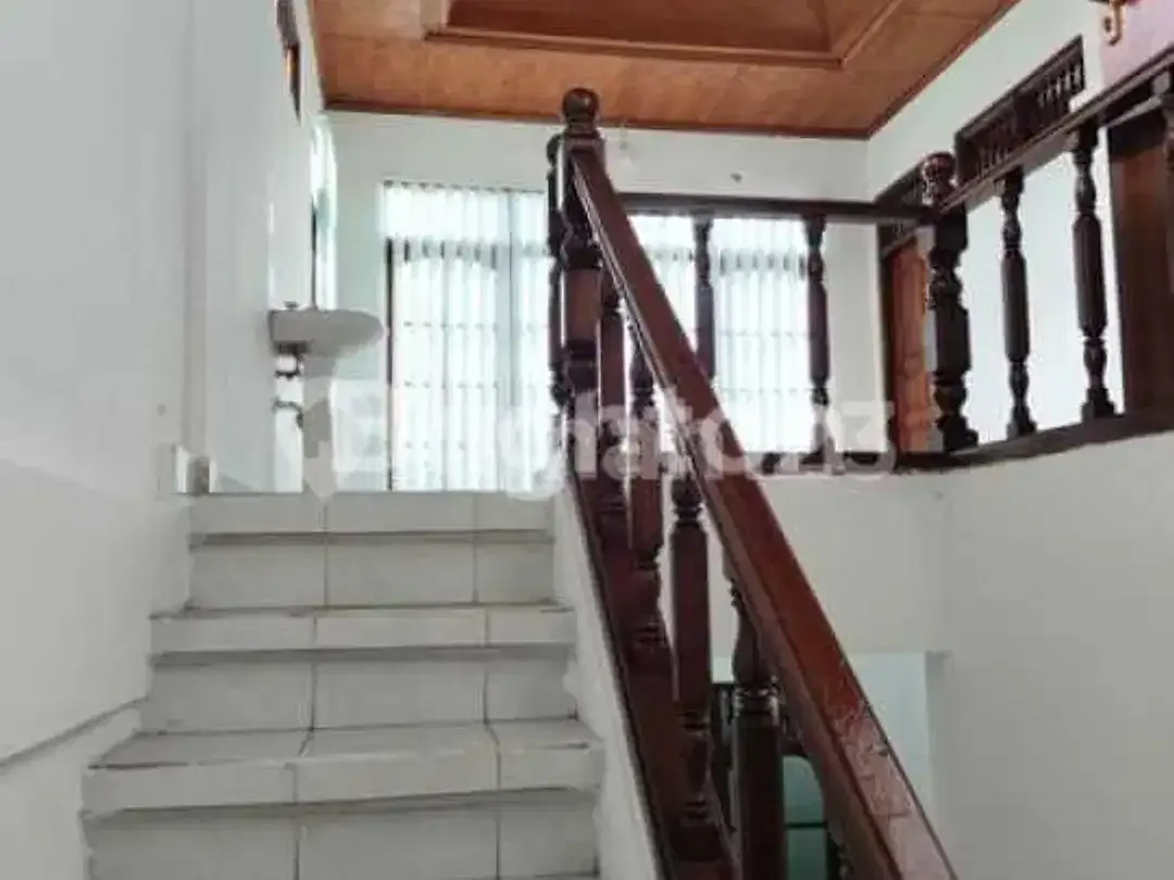 DISEWAKAN RUMAH DUA LANTAI NON FURNISH- LOKASI PREMIUM DENPASAR TIMUR - Image 2 of 5