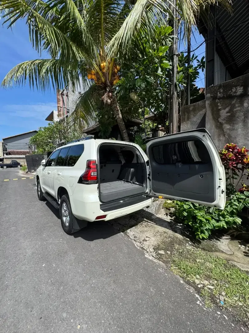 Toyota Land Cruiser 2013 Bensin - Image 9 of 10