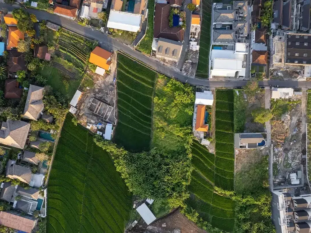 TANAH DI JALAN UTAMA PINK ZONE LOKASI PRIME DAN STRATEGIS HANYA BERJARAK 400 M ETERS MENUJU PANTAI PERERENAN CANGGU - Image 9 of 10