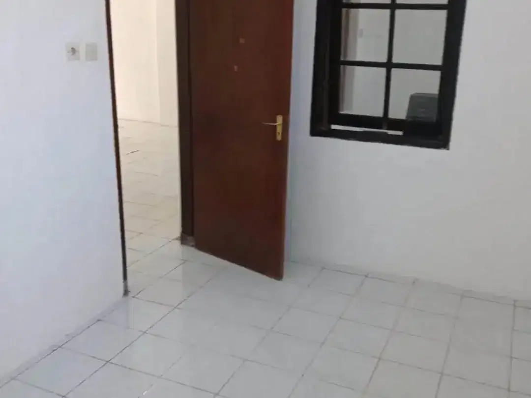 Rumah Luas & Strategis 3 Kamar Tidur Disewakan di Sesetan - Image 6 of 10