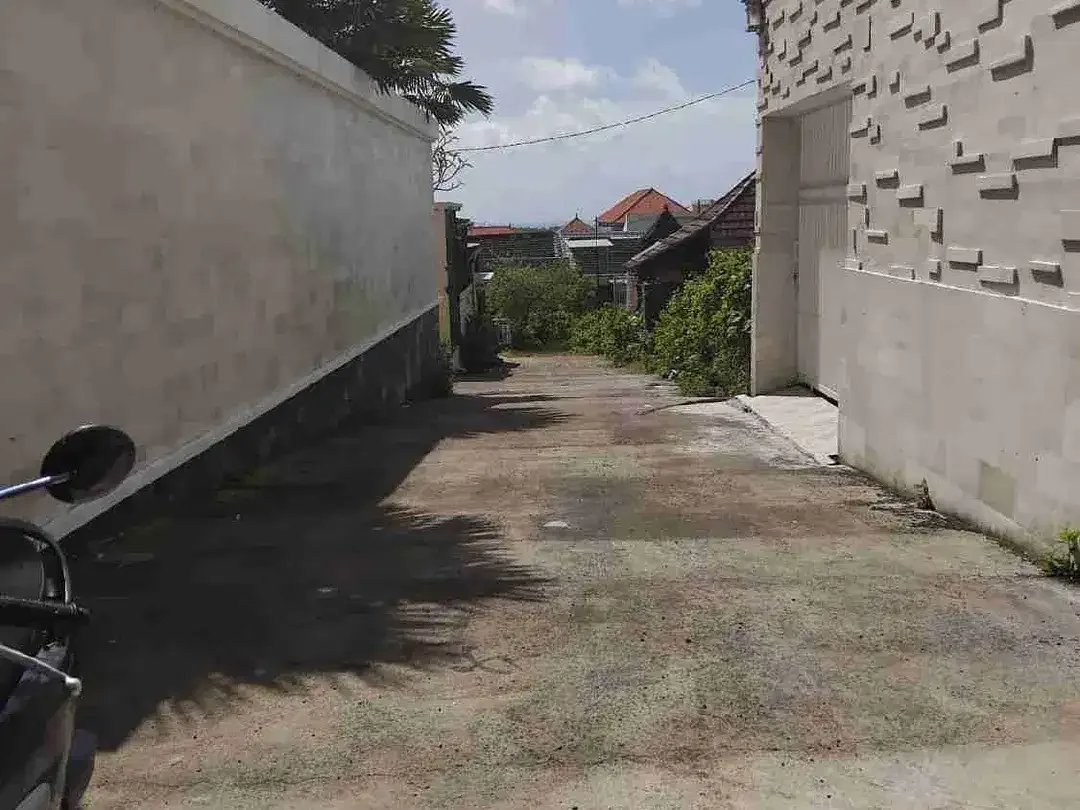 Dijual villa lokasi  Jalan Pura Masuka Gg. Camp Ungasan Badung - Bali.

Lokasi tenang dengan lingkungan villa - villa mewah dan dekat dengan Pantai Melasti - Image 5 of 10