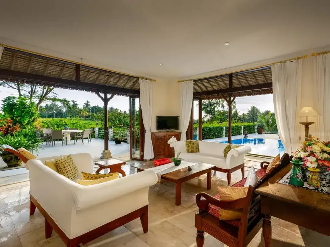 Leasehold - A Grand 7-Bedroom Luxury Retreat Surrounded by Nature - Image 7 of 10