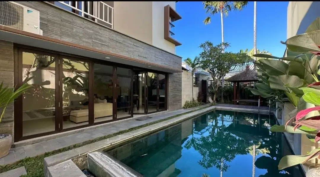 Jual Villa 2lt Furnished Lokasi Dewi Saraswati Seminyak area Investasi.rg - Image 2 of 10