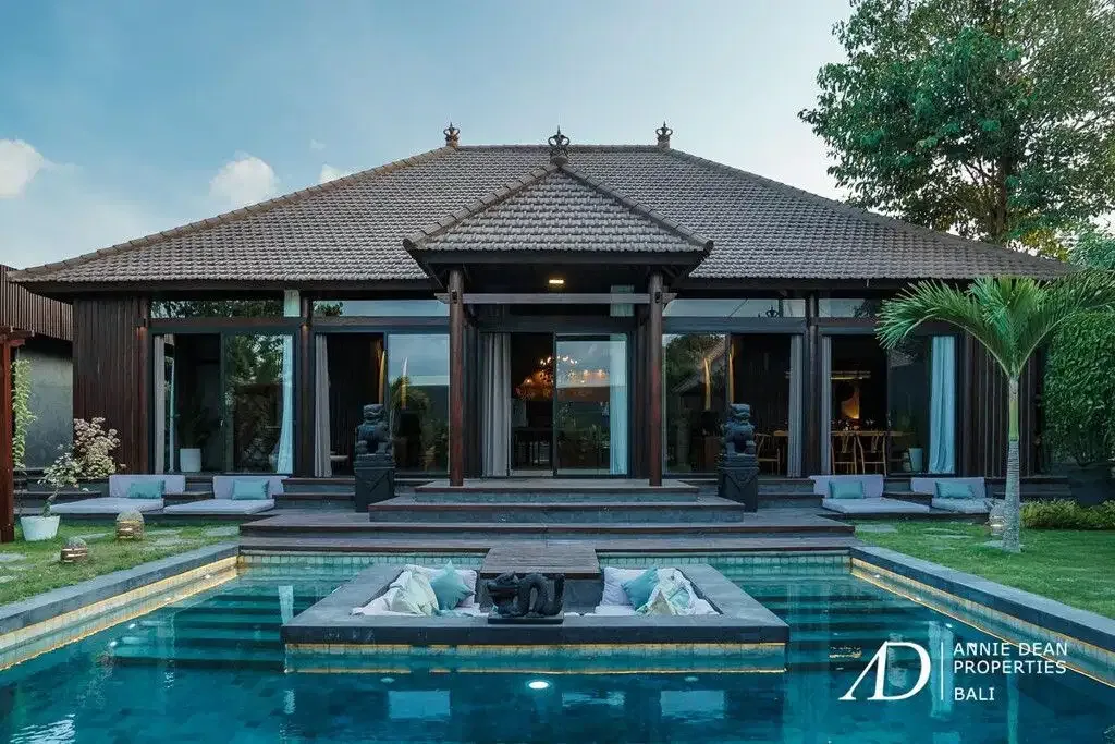 LEASEHOLD | MODERN TROPICAL VILLA WITH SUNKEN LOUNGE IN PRIME JIMBARAN - Image 2 of 10
